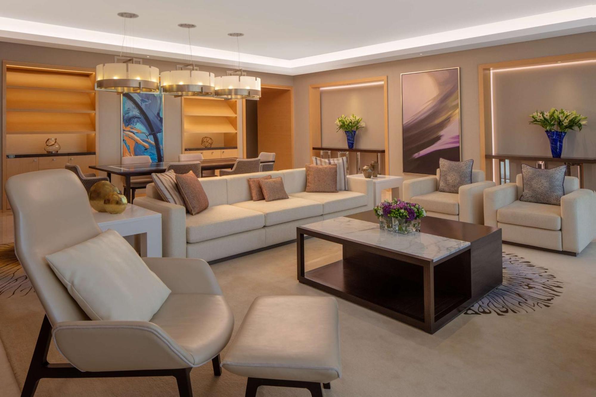 Hyatt Regency Riyadh Olaya Экстерьер фото The living room of a three-bedroom suite