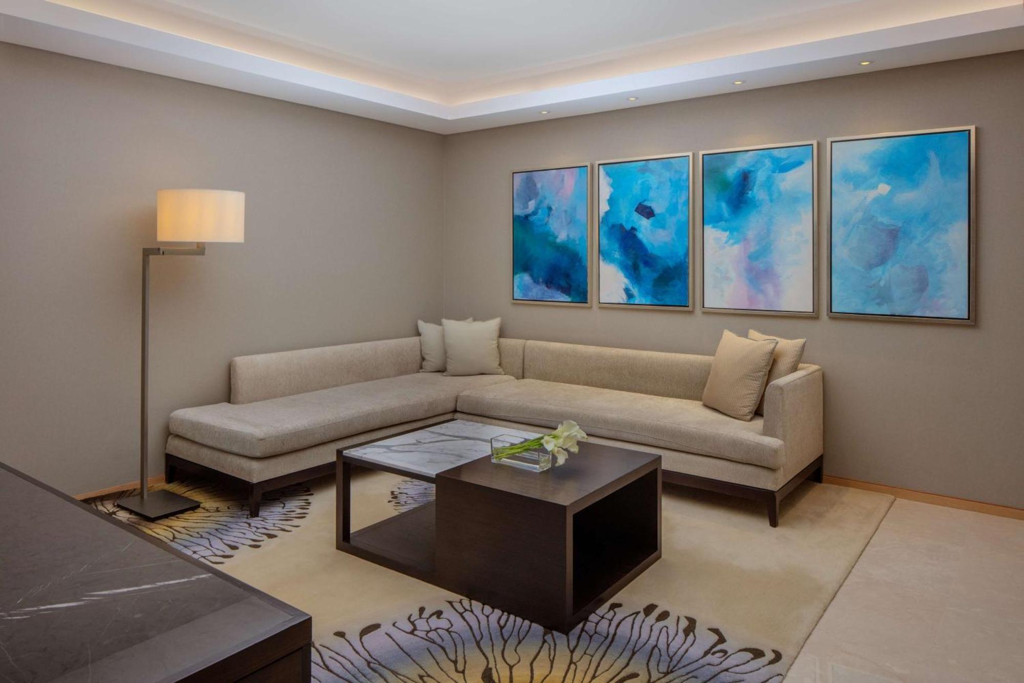 Hyatt Regency Riyadh Olaya Экстерьер фото A living room at the Ritz-Carlton, DIFC