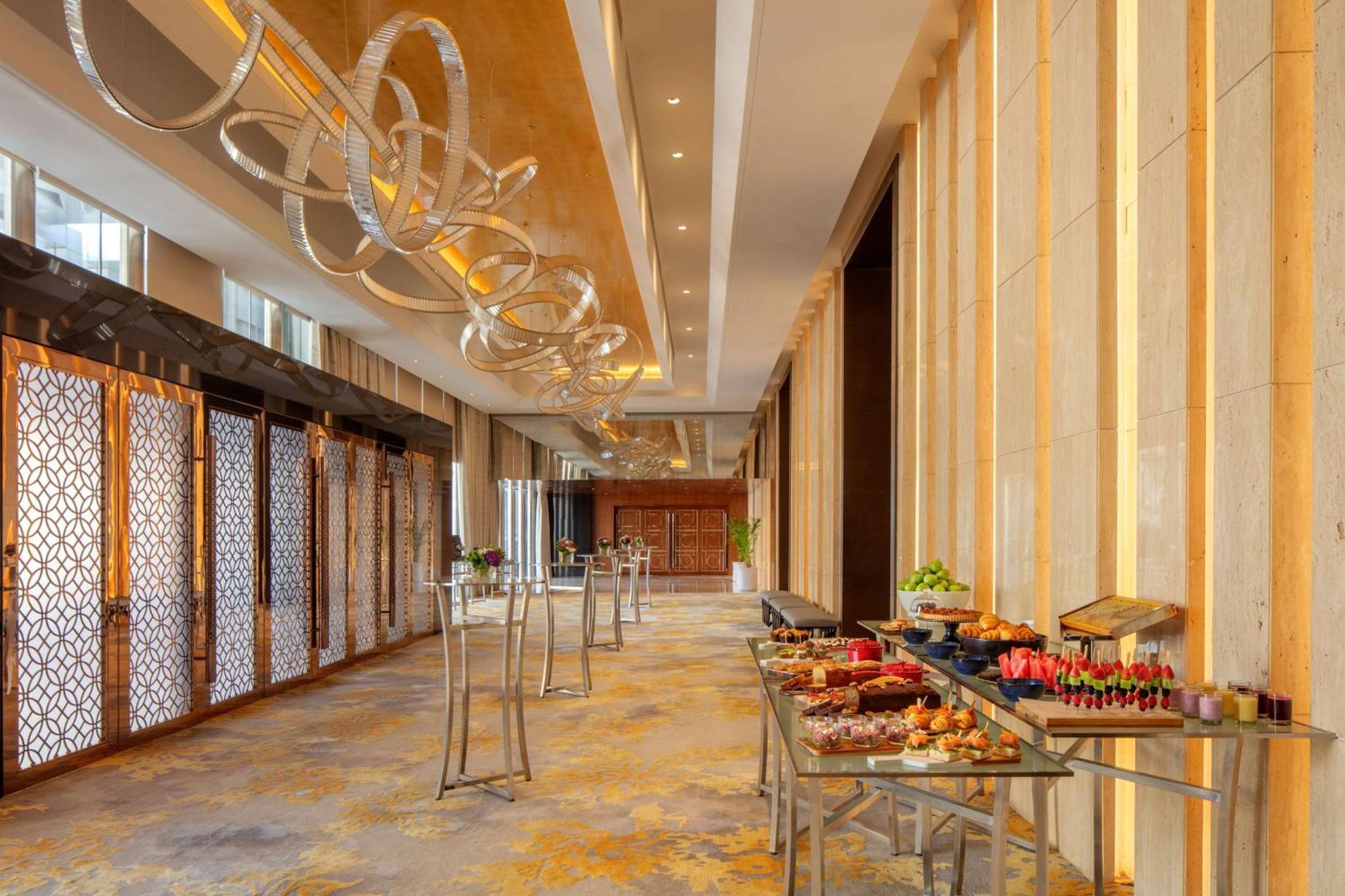 Hyatt Regency Riyadh Olaya Экстерьер фото The Westin Mumbai International Airport
