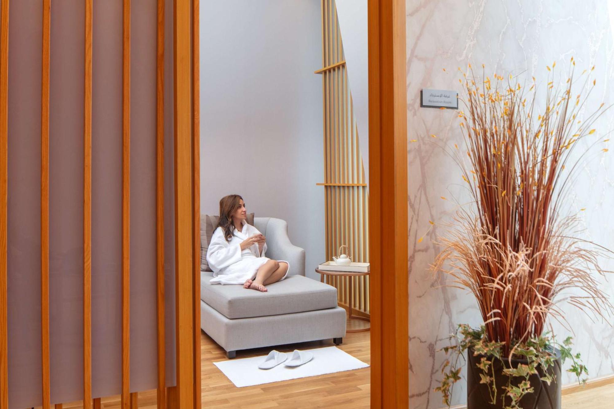 Hyatt Regency Riyadh Olaya Экстерьер фото A woman relaxing in a spa