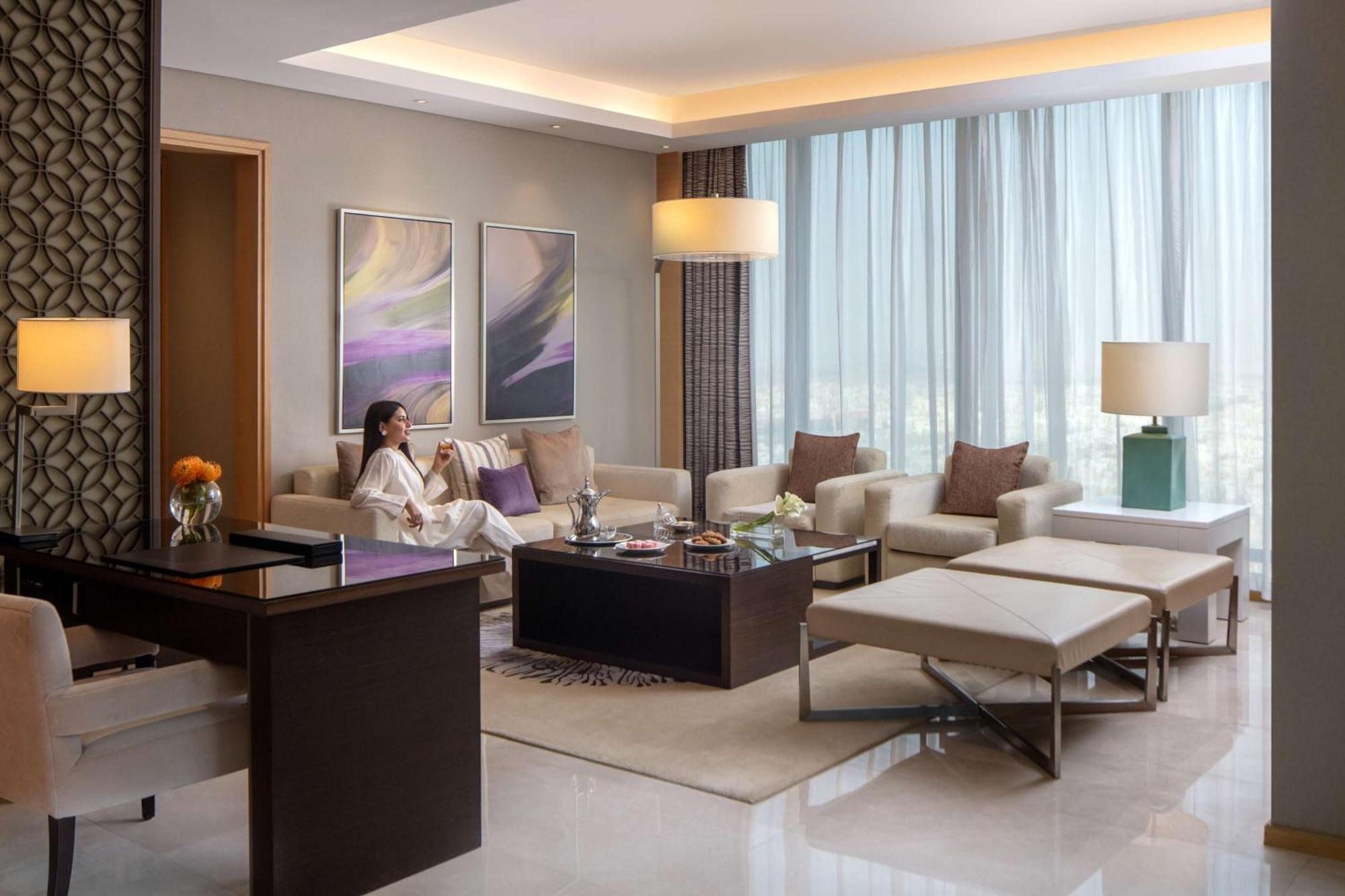 Hyatt Regency Riyadh Olaya Экстерьер фото A living room at the Ritz-Carlton, DIFC