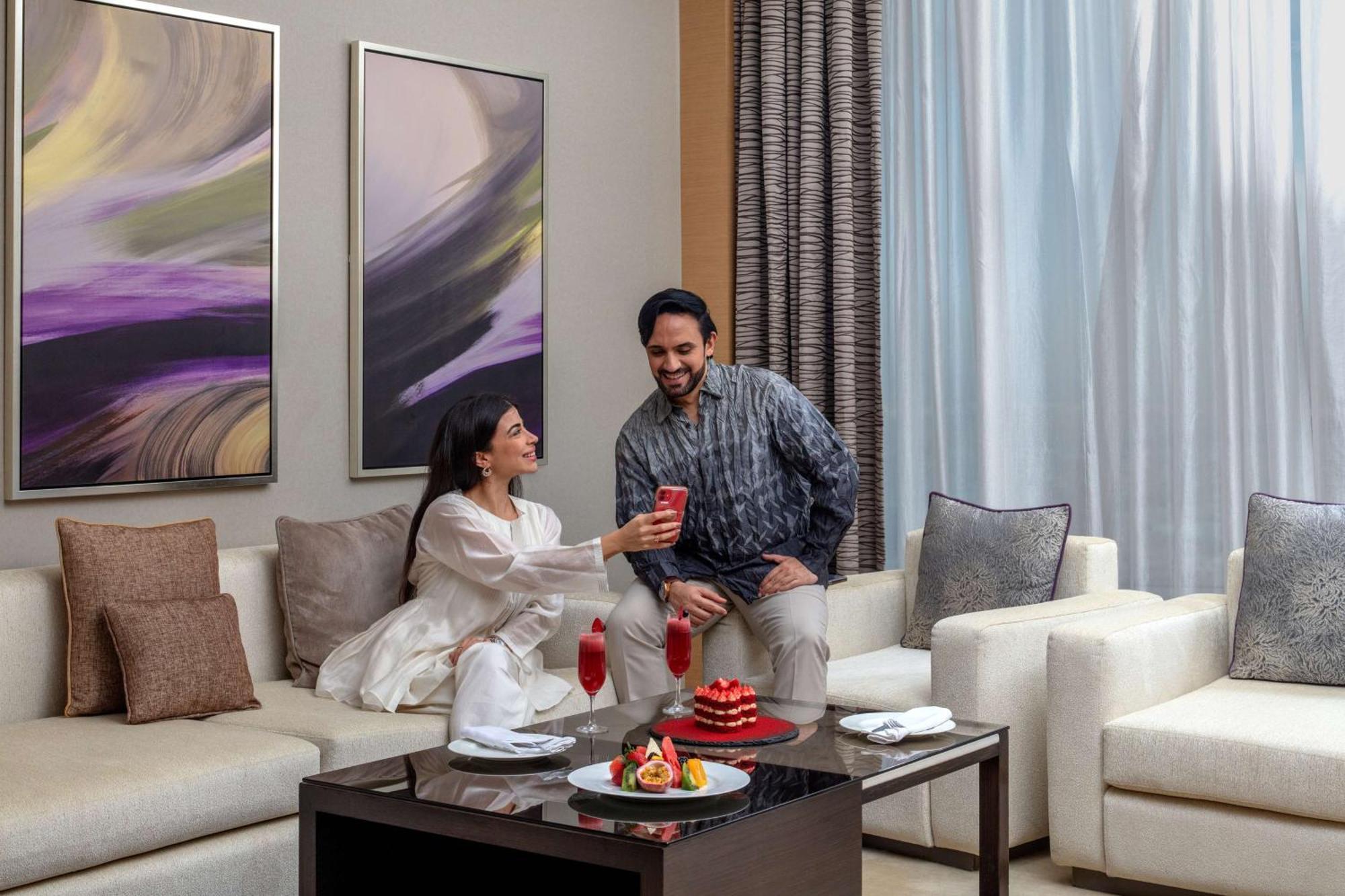 Hyatt Regency Riyadh Olaya Экстерьер фото A couple in a living room