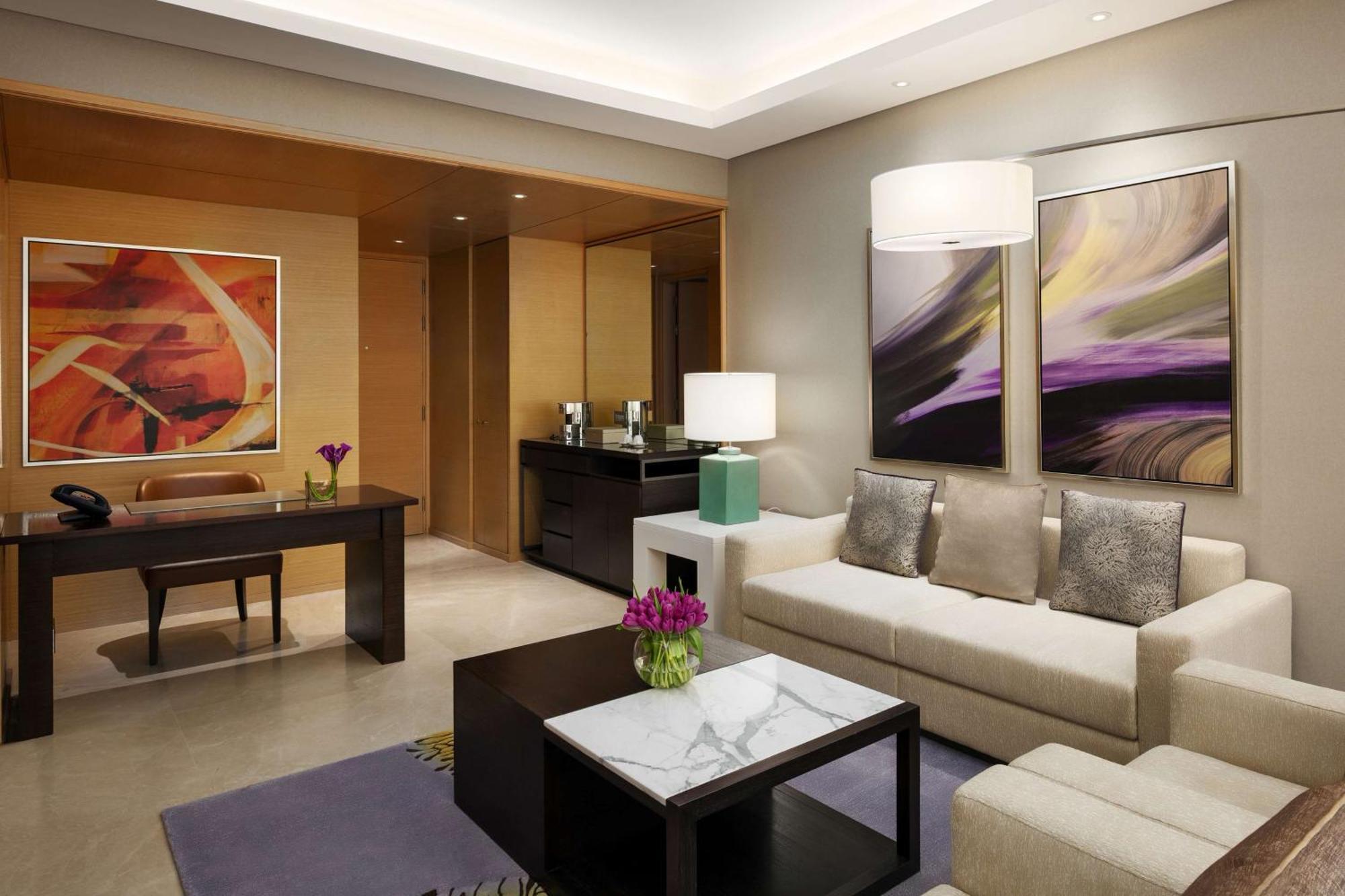 Hyatt Regency Riyadh Olaya Экстерьер фото A living room in a suite at the Ritz-Carlton, Dubai