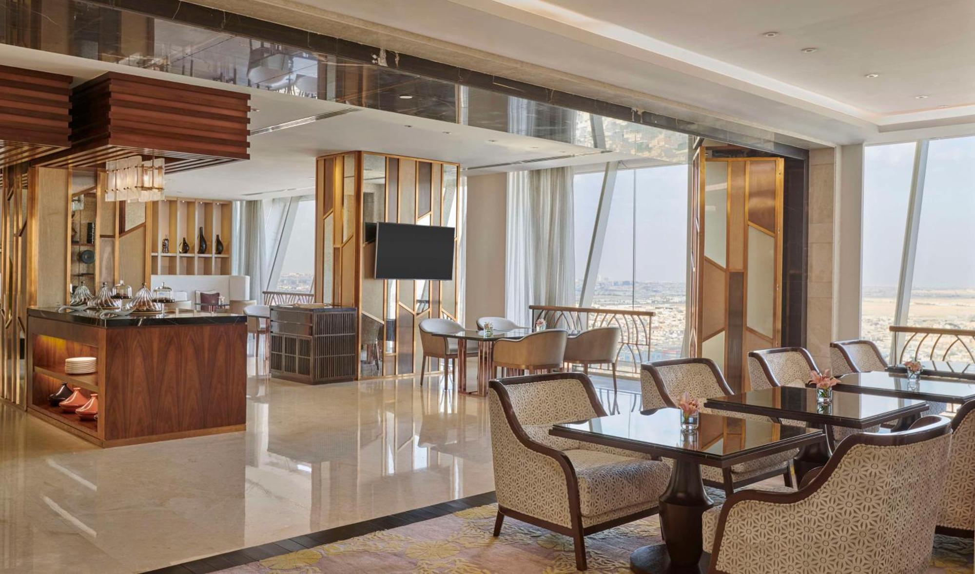 Hyatt Regency Riyadh Olaya Экстерьер фото The Lounge at the 88th floor