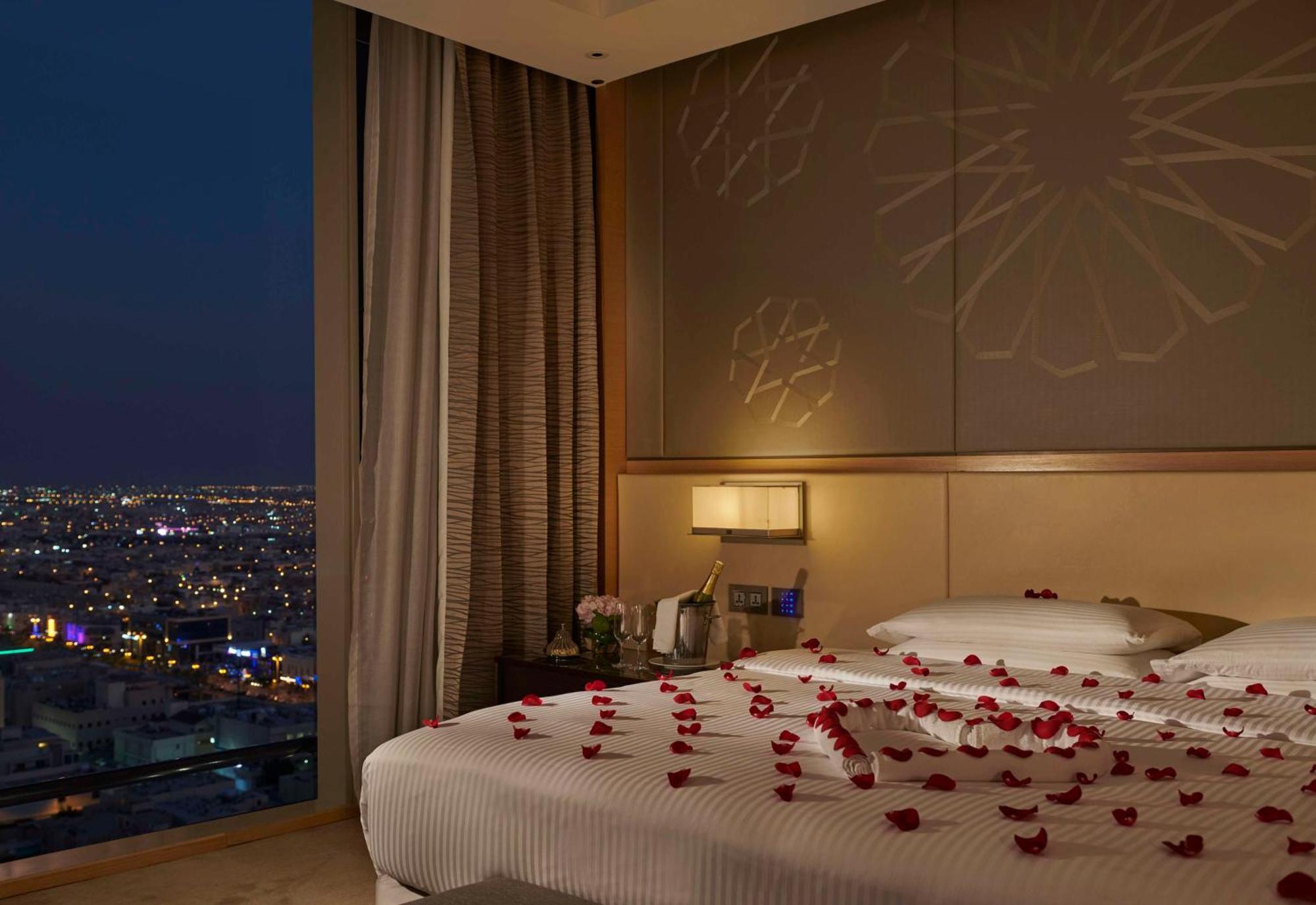 Hyatt Regency Riyadh Olaya Экстерьер фото A bedroom at the hotel